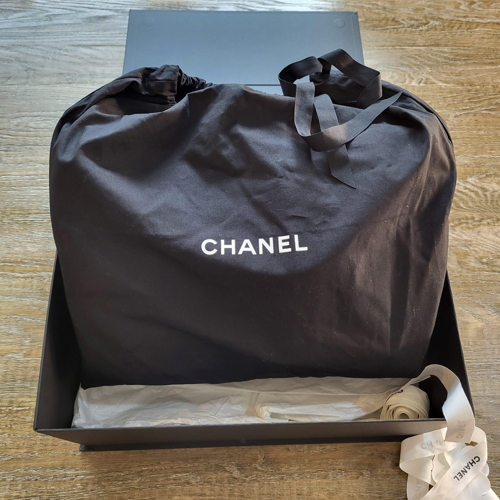 Chanel Lurex Boucle Small Deauville Tote Bag Ivory Gold 31 Rue Cambon 27202807 - Picture 4 of 16